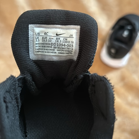 Infant Nike Runners - Picture 4 of 4